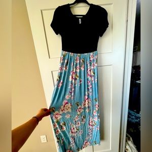 Beautiful spring and summer time maxi dress. great flow and comfortable stretch.